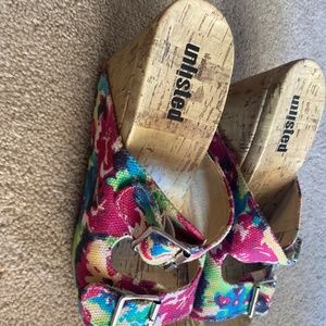 Unlisted wedge sandels